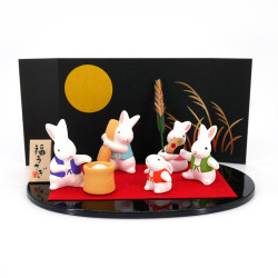 Scena di 5 conigli bianchi che ballano sotto la luna piena, MOTCHITSUKI, 5 cm